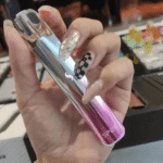 SP2S Pro 國際版電子煙主機｜炫彩LED燈效｜450mAh大電池 Type-C快充｜相容一代通用煙彈｜7-9色可選｜三檔功率調節：圖片 2